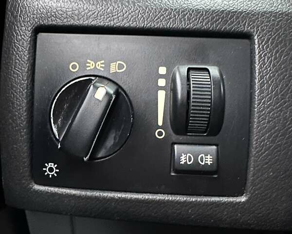 Сірий Крайслер 300C, об'ємом двигуна 5.65 л та пробігом 328 тис. км за 8999 $, фото 34 на Automoto.ua