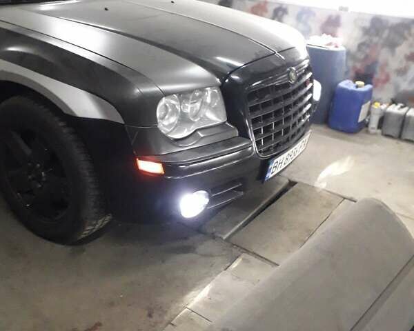 Сірий Крайслер 300C, об'ємом двигуна 5.7 л та пробігом 350 тис. км за 8500 $, фото 1 на Automoto.ua