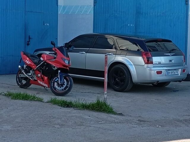 Серый Крайслер 300C, объемом двигателя 5.7 л и пробегом 350 тыс. км за 8938 $, фото 1 на Automoto.ua