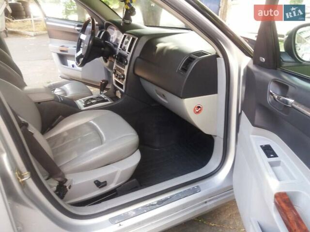 Сірий Крайслер 300C, об'ємом двигуна 5.7 л та пробігом 350 тис. км за 8500 $, фото 8 на Automoto.ua