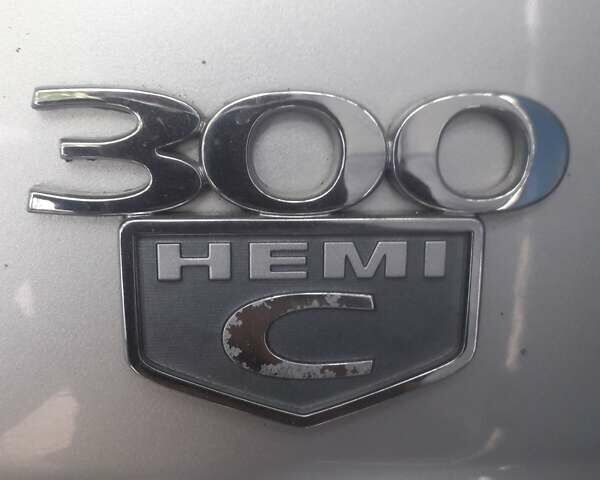 Сірий Крайслер 300C, об'ємом двигуна 5.7 л та пробігом 350 тис. км за 8500 $, фото 6 на Automoto.ua