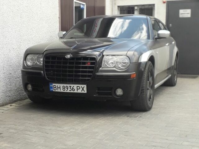 Серый Крайслер 300C, объемом двигателя 5.7 л и пробегом 350 тыс. км за 8938 $, фото 9 на Automoto.ua