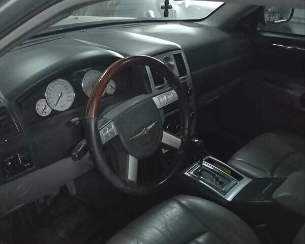 Сірий Крайслер 300C, об'ємом двигуна 5.7 л та пробігом 350 тис. км за 8500 $, фото 14 на Automoto.ua