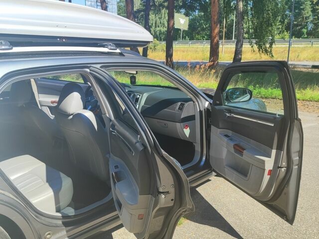 Крайслер 300C 2007 в Киеве на Automoto.ua Серый Крайслер 300C, объемом двигателя 3 л и пробегом 317 тыс. км за 8084 $, фото 14 на Automoto.ua