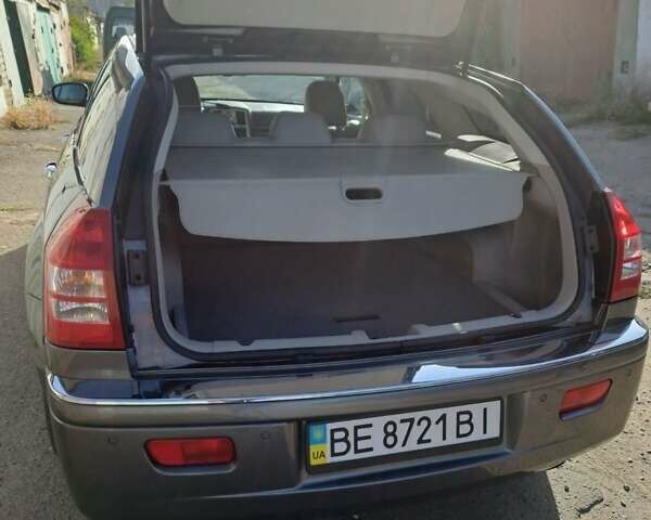 Серый Крайслер 300C, объемом двигателя 3.5 л и пробегом 151 тыс. км за 9000 $, фото 6 на Automoto.ua