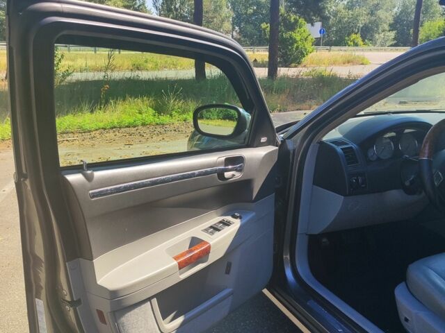 Крайслер 300C 2007 в Киеве на Automoto.ua Серый Крайслер 300C, объемом двигателя 3 л и пробегом 317 тыс. км за 8084 $, фото 8 на Automoto.ua