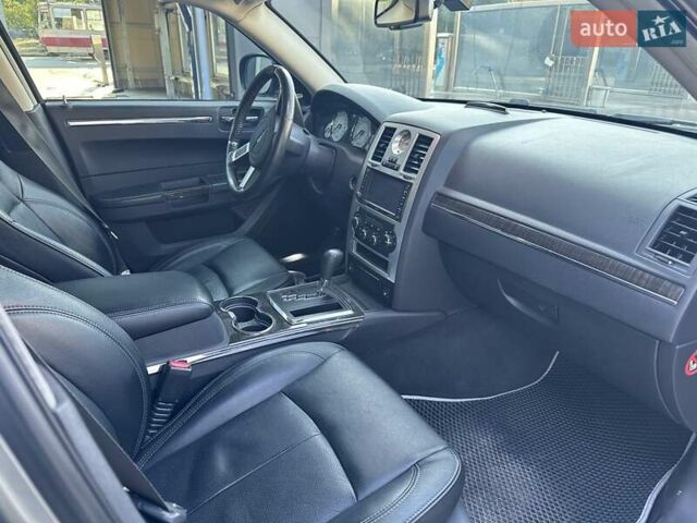 Сірий Крайслер 300C, об'ємом двигуна 2.99 л та пробігом 211 тис. км за 9700 $, фото 10 на Automoto.ua