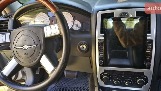 Серый Крайслер 300C, объемом двигателя 3.5 л и пробегом 137 тыс. км за 6500 $, фото 21 на Automoto.ua