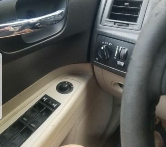 Синий Крайслер 300C, объемом двигателя 2.7 л и пробегом 150 тыс. км за 4740 $, фото 2 на Automoto.ua