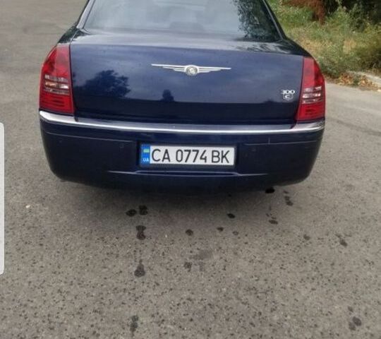 Синий Крайслер 300C, объемом двигателя 2.7 л и пробегом 150 тыс. км за 4740 $, фото 1 на Automoto.ua