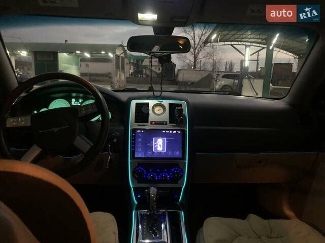 Синий Крайслер 300C, объемом двигателя 3.52 л и пробегом 380 тыс. км за 8100 $, фото 4 на Automoto.ua