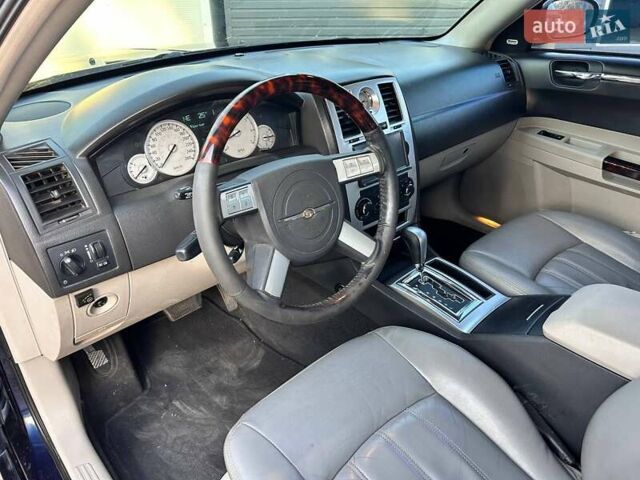 Синий Крайслер 300C, объемом двигателя 2.74 л и пробегом 220 тыс. км за 7600 $, фото 15 на Automoto.ua