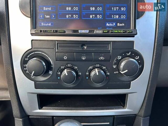 Синий Крайслер 300C, объемом двигателя 2.74 л и пробегом 220 тыс. км за 7600 $, фото 22 на Automoto.ua