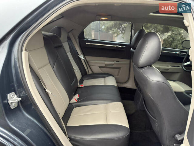 Синий Крайслер 300C, объемом двигателя 3.5 л и пробегом 150 тыс. км за 8700 $, фото 29 на Automoto.ua