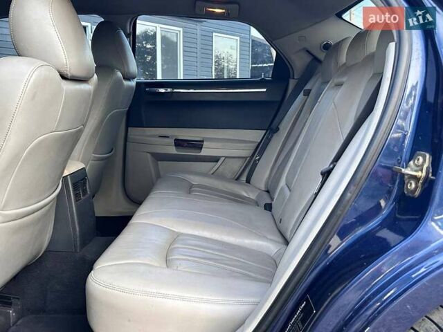 Синий Крайслер 300C, объемом двигателя 2.74 л и пробегом 220 тыс. км за 7600 $, фото 25 на Automoto.ua