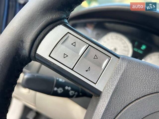 Синий Крайслер 300C, объемом двигателя 2.74 л и пробегом 220 тыс. км за 7600 $, фото 19 на Automoto.ua