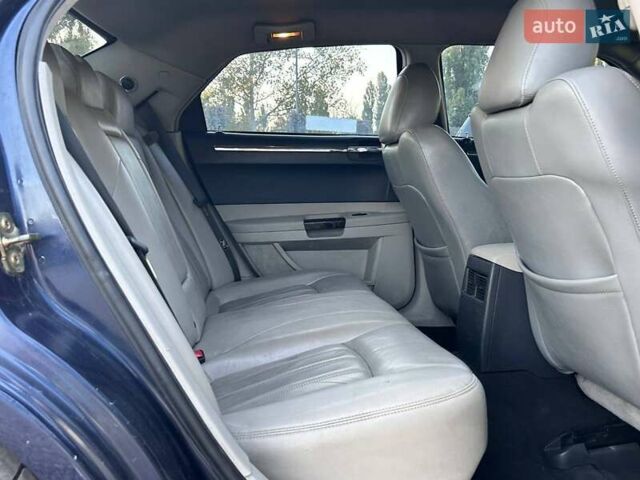 Синий Крайслер 300C, объемом двигателя 2.74 л и пробегом 220 тыс. км за 7600 $, фото 28 на Automoto.ua