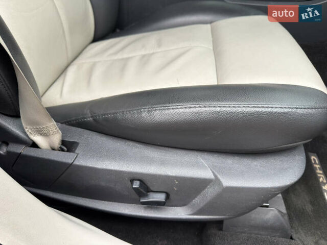 Синий Крайслер 300C, объемом двигателя 3.5 л и пробегом 150 тыс. км за 8700 $, фото 9 на Automoto.ua