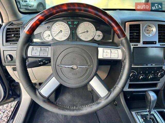 Синий Крайслер 300C, объемом двигателя 2.74 л и пробегом 220 тыс. км за 7600 $, фото 17 на Automoto.ua