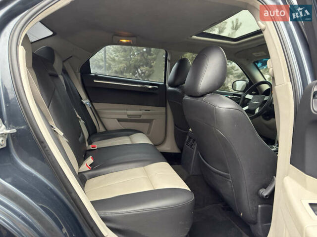 Синий Крайслер 300C, объемом двигателя 3.5 л и пробегом 150 тыс. км за 8700 $, фото 14 на Automoto.ua