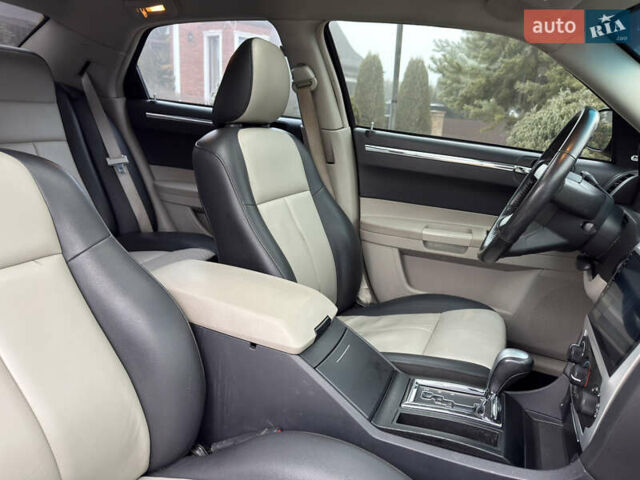 Синий Крайслер 300C, объемом двигателя 3.5 л и пробегом 150 тыс. км за 8700 $, фото 12 на Automoto.ua