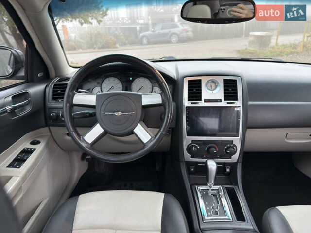 Синий Крайслер 300C, объемом двигателя 3.5 л и пробегом 150 тыс. км за 8700 $, фото 19 на Automoto.ua