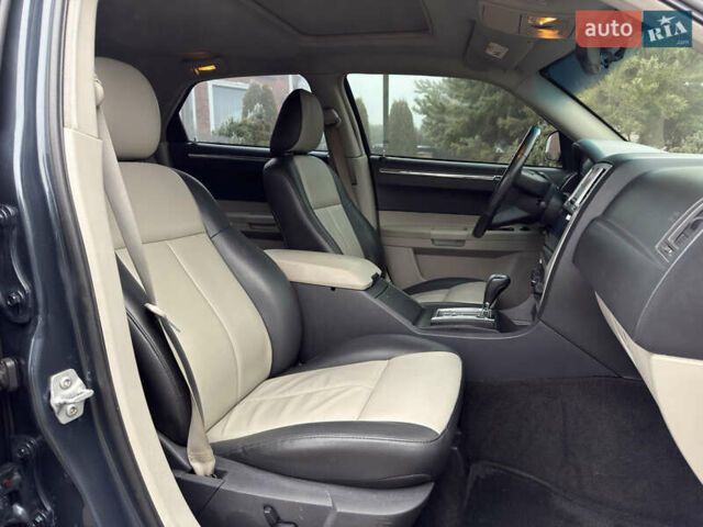 Синий Крайслер 300C, объемом двигателя 3.5 л и пробегом 150 тыс. км за 8700 $, фото 6 на Automoto.ua
