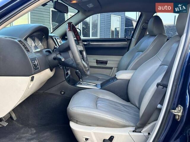 Синий Крайслер 300C, объемом двигателя 2.74 л и пробегом 220 тыс. км за 7600 $, фото 14 на Automoto.ua