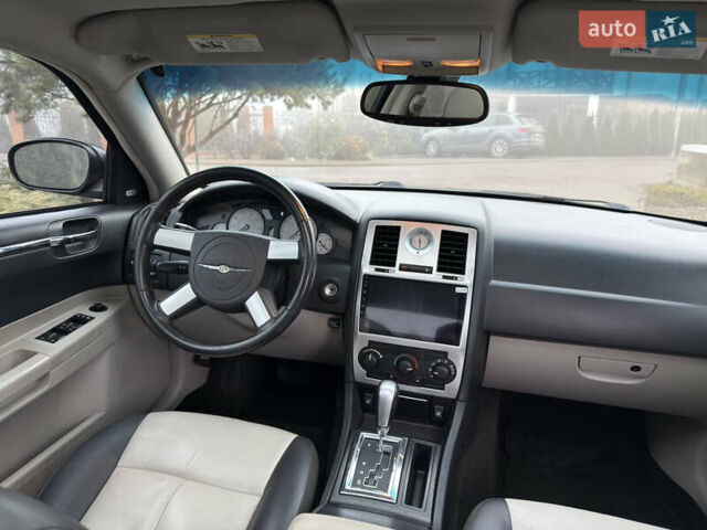 Синий Крайслер 300C, объемом двигателя 3.5 л и пробегом 150 тыс. км за 8700 $, фото 18 на Automoto.ua