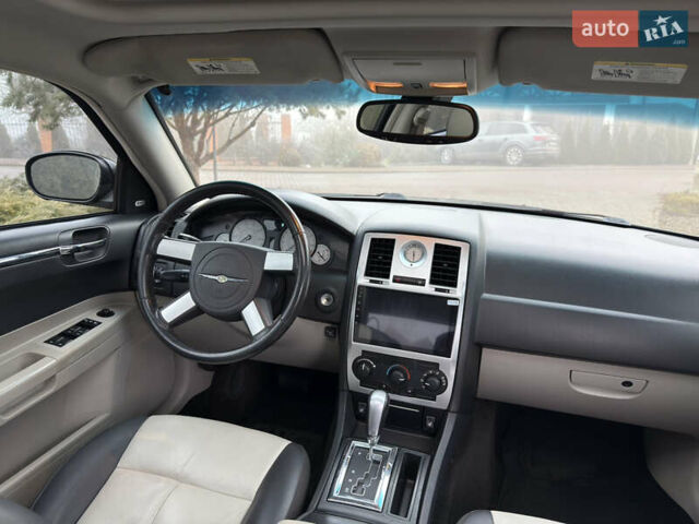 Синий Крайслер 300C, объемом двигателя 3.5 л и пробегом 150 тыс. км за 8700 $, фото 26 на Automoto.ua
