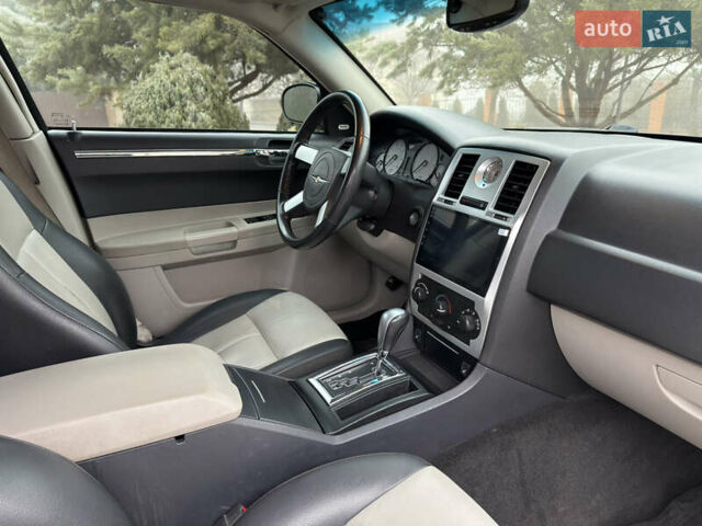 Синий Крайслер 300C, объемом двигателя 3.5 л и пробегом 150 тыс. км за 8700 $, фото 8 на Automoto.ua