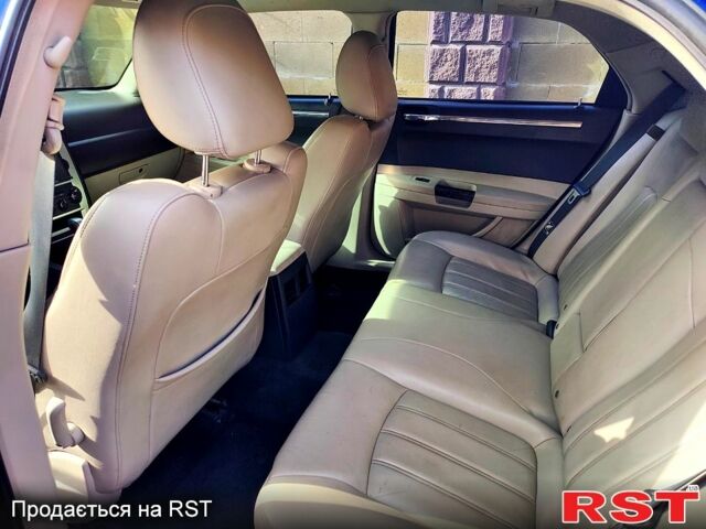 Синий Крайслер 300C, объемом двигателя 2.7 л и пробегом 200 тыс. км за 7300 $, фото 5 на Automoto.ua