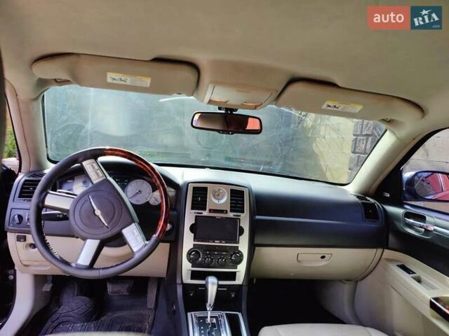 Синий Крайслер 300C, объемом двигателя 2.74 л и пробегом 180 тыс. км за 7500 $, фото 5 на Automoto.ua