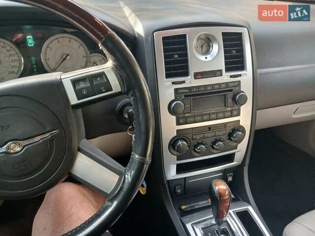 Синий Крайслер 300C, объемом двигателя 3 л и пробегом 398 тыс. км за 6000 $, фото 6 на Automoto.ua