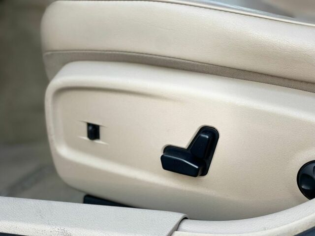 Синій Крайслер 300C, об'ємом двигуна 3 л та пробігом 159 тис. км за 6800 $, фото 12 на Automoto.ua