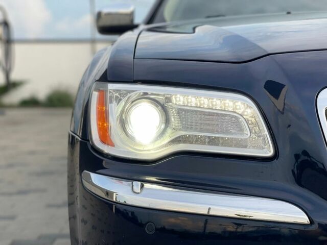 Синій Крайслер 300C, об'ємом двигуна 3 л та пробігом 159 тис. км за 6800 $, фото 8 на Automoto.ua