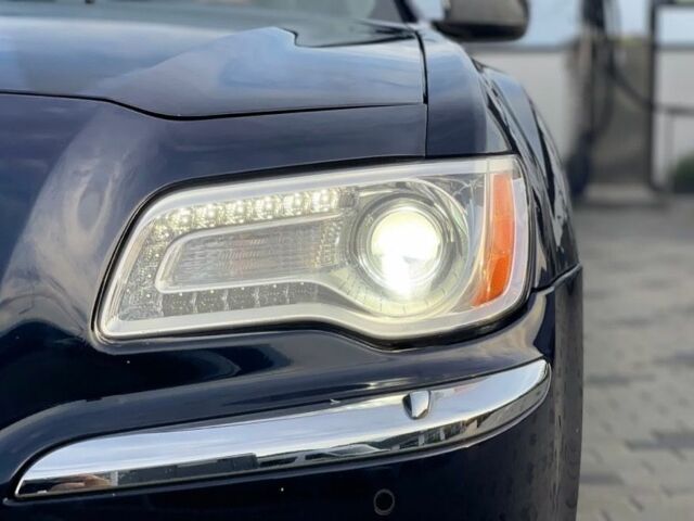 Синій Крайслер 300C, об'ємом двигуна 3 л та пробігом 159 тис. км за 6800 $, фото 9 на Automoto.ua