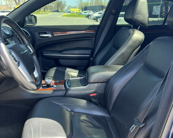 Синій Крайслер 300C, об'ємом двигуна 3.6 л та пробігом 132 тис. км за 10700 $, фото 11 на Automoto.ua