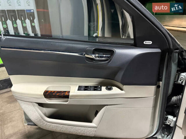 Зеленый Крайслер 300C, объемом двигателя 3.52 л и пробегом 225 тыс. км за 8500 $, фото 22 на Automoto.ua