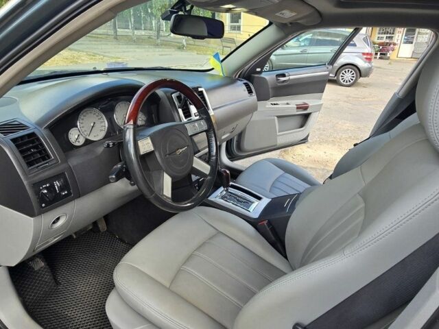 Зеленый Крайслер 300C, объемом двигателя 2.7 л и пробегом 173 тыс. км за 9280 $, фото 7 на Automoto.ua