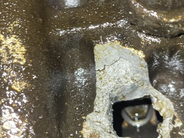 Бежевый Крайслер 300М, объемом двигателя 2.7 л и пробегом 312 тыс. км за 1350 $, фото 13 на Automoto.ua