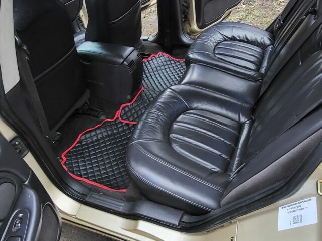 Бежевый Крайслер 300М, объемом двигателя 2.7 л и пробегом 312 тыс. км за 1350 $, фото 11 на Automoto.ua