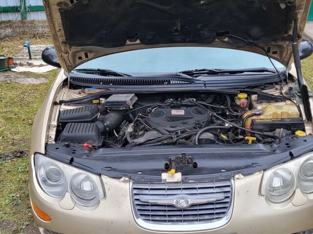 Бежевый Крайслер 300М, объемом двигателя 2.7 л и пробегом 312 тыс. км за 1350 $, фото 4 на Automoto.ua