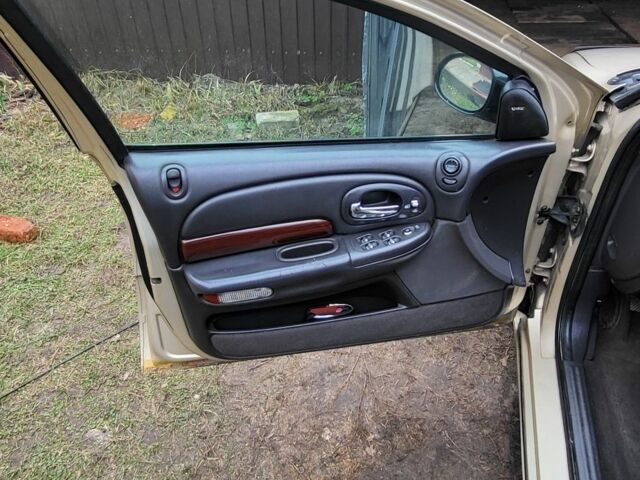 Бежевый Крайслер 300М, объемом двигателя 2.7 л и пробегом 312 тыс. км за 1350 $, фото 10 на Automoto.ua