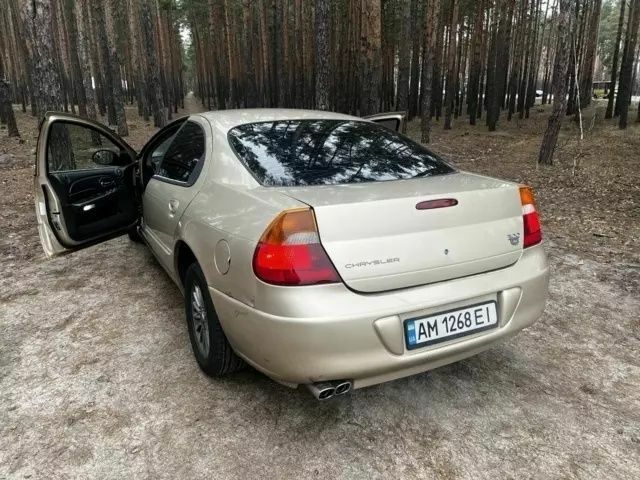 Бежевый Крайслер 300М, объемом двигателя 2.7 л и пробегом 312 тыс. км за 1350 $, фото 2 на Automoto.ua