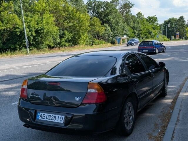 Черный Крайслер 300М, объемом двигателя 2.7 л и пробегом 200 тыс. км за 2731 $, фото 5 на Automoto.ua