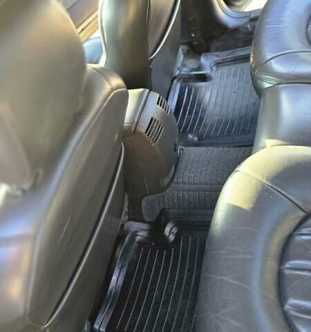 Черный Крайслер 300М, объемом двигателя 3.52 л и пробегом 245 тыс. км за 2700 $, фото 8 на Automoto.ua