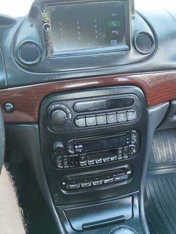 Черный Крайслер 300М, объемом двигателя 3.52 л и пробегом 245 тыс. км за 2700 $, фото 1 на Automoto.ua