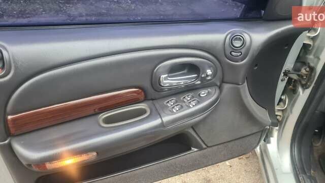 Сірий Крайслер 300М, об'ємом двигуна 2.74 л та пробігом 358 тис. км за 2300 $, фото 8 на Automoto.ua