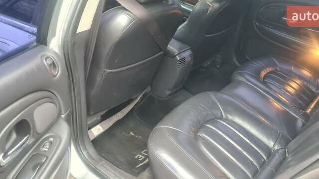 Сірий Крайслер 300М, об'ємом двигуна 2.74 л та пробігом 358 тис. км за 2300 $, фото 4 на Automoto.ua